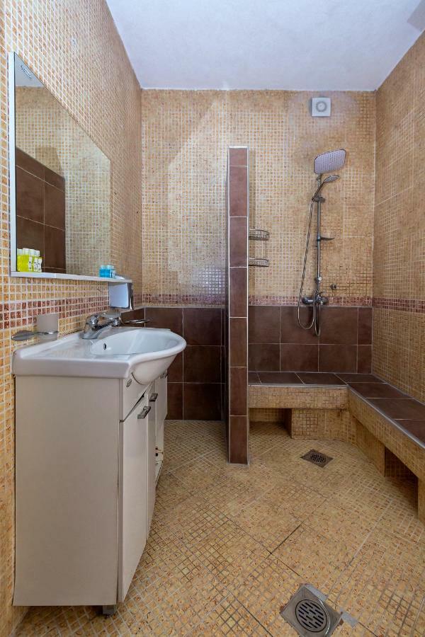 Upper Gate Apartments Ochryda Zewnętrze zdjęcie