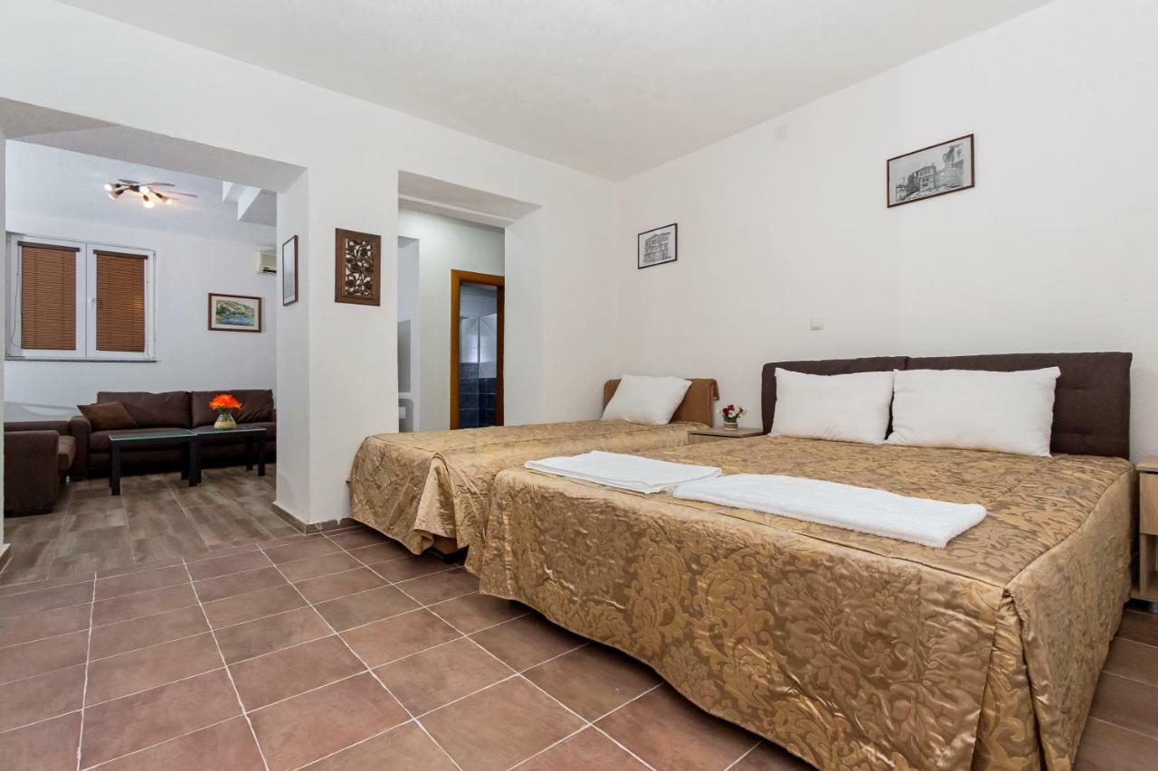 Upper Gate Apartments Ochryda Zewnętrze zdjęcie